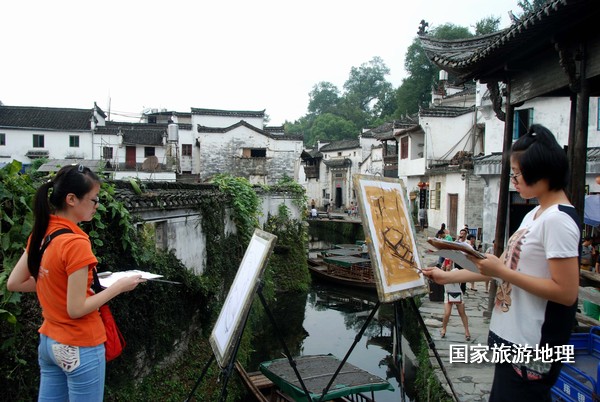 　　9月13日，座落在婺源縣秋口鎮(zhèn)李坑村“小橋、流水、人家”創(chuàng)作寫生基地的李坑章文灑店農(nóng)家樂。