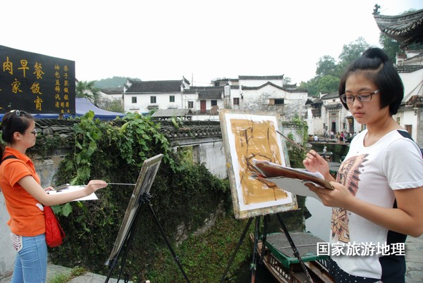 　　9月13日，座落在婺源縣秋口鎮(zhèn)李坑村“小橋、流水、人家”創(chuàng)作寫生基地的李坑章文灑店農(nóng)家樂。